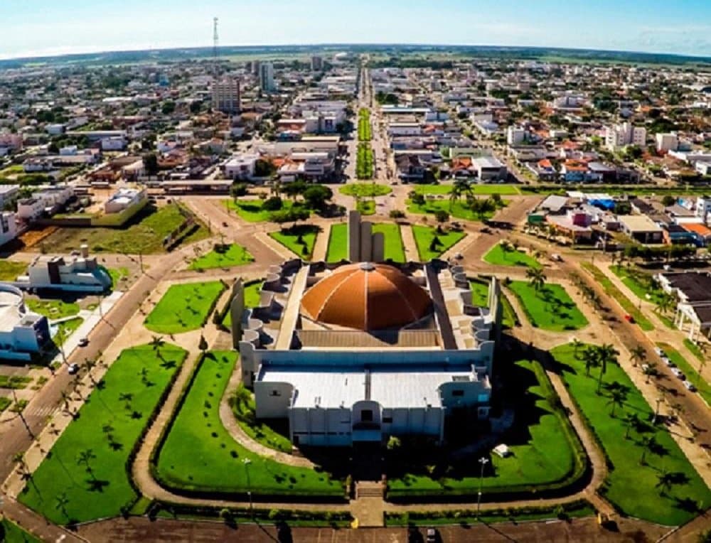 Vista aérea de Sinop, Mato Grosso, com a Catedral do Sagrado Coração de Jesus